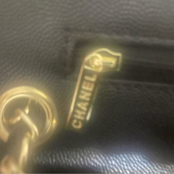 Hello selling the classic chanel flap bag - Picture 3 of 4